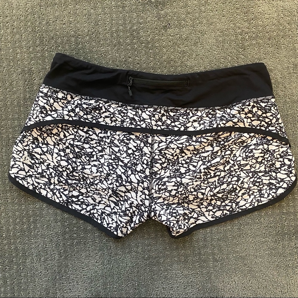 Lululemon Speed Up Low-Rise Lined Short 2.5" - Picture 4 of 6